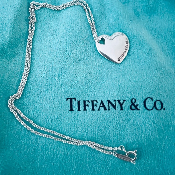 Tiffany and Co. Cutout Heart Sterling Silver pendant necklace - Picture 2 of 4
